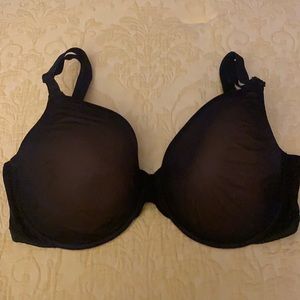 Victoria’s Secret lightly lined bra